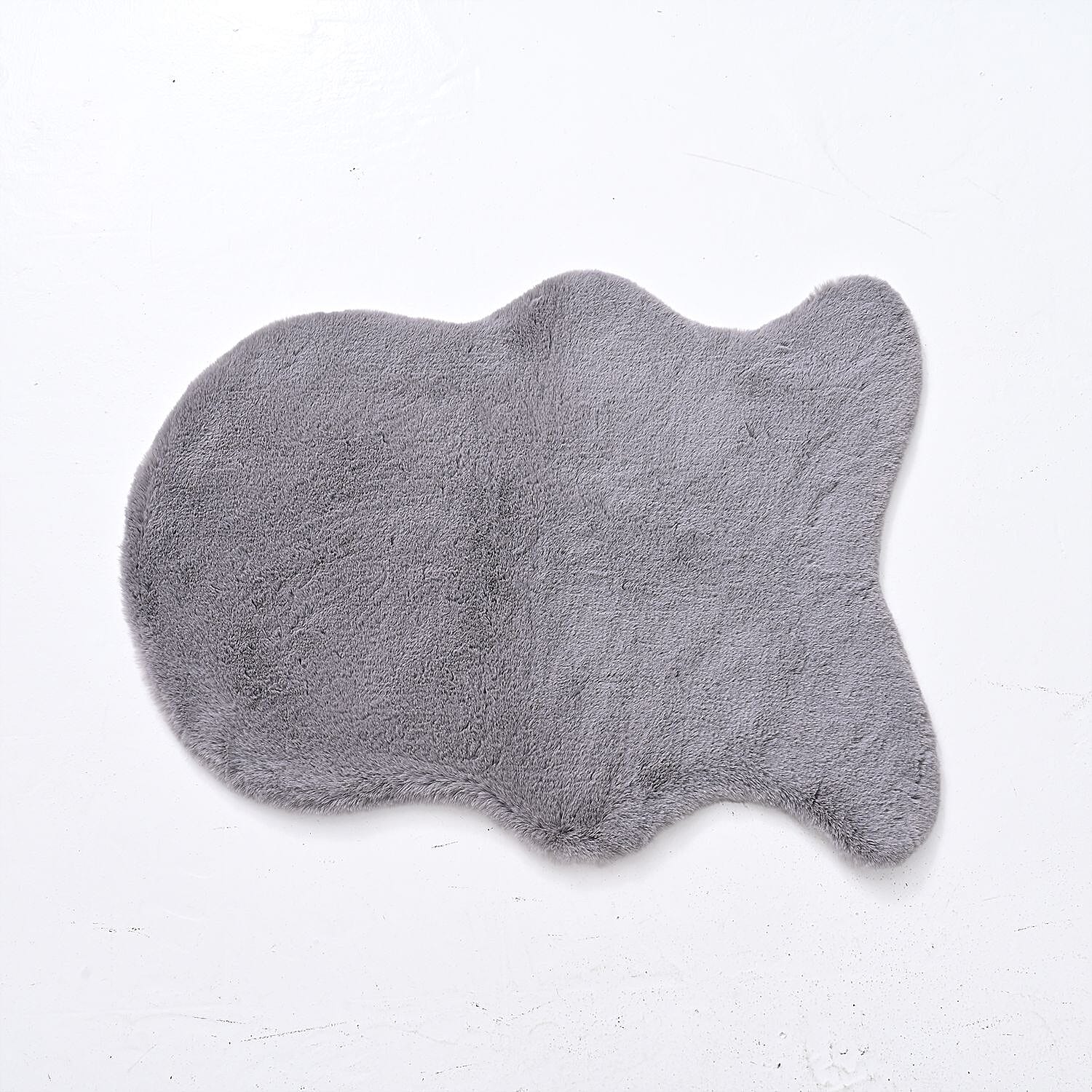 HUSH HAVEN Cosy Fish-Shaped Faux Fur Accent Rug (90 x 60 cm) - Grey