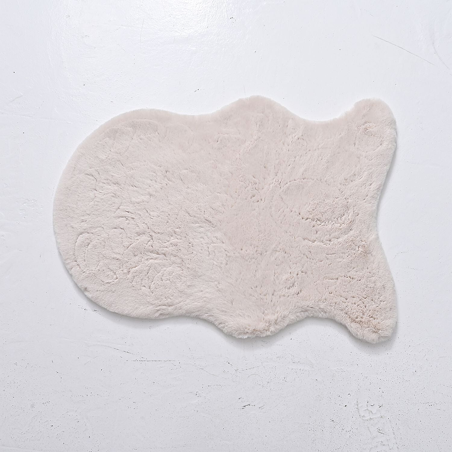 HUSH HAVEN Faux Fur Accent Rug (90 x 60 cm) - Ivory