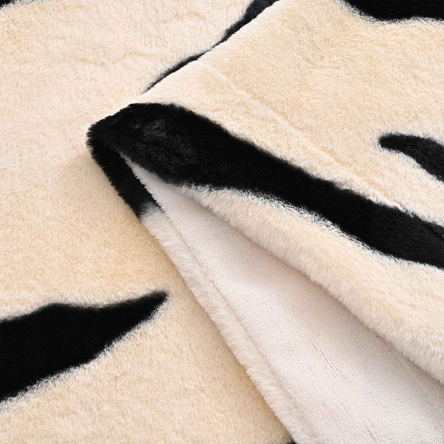 LIVMORE Zebra Print Faux Fur Cosy Blanket (200x150 cm) - Off-White & Black, 560 GSM