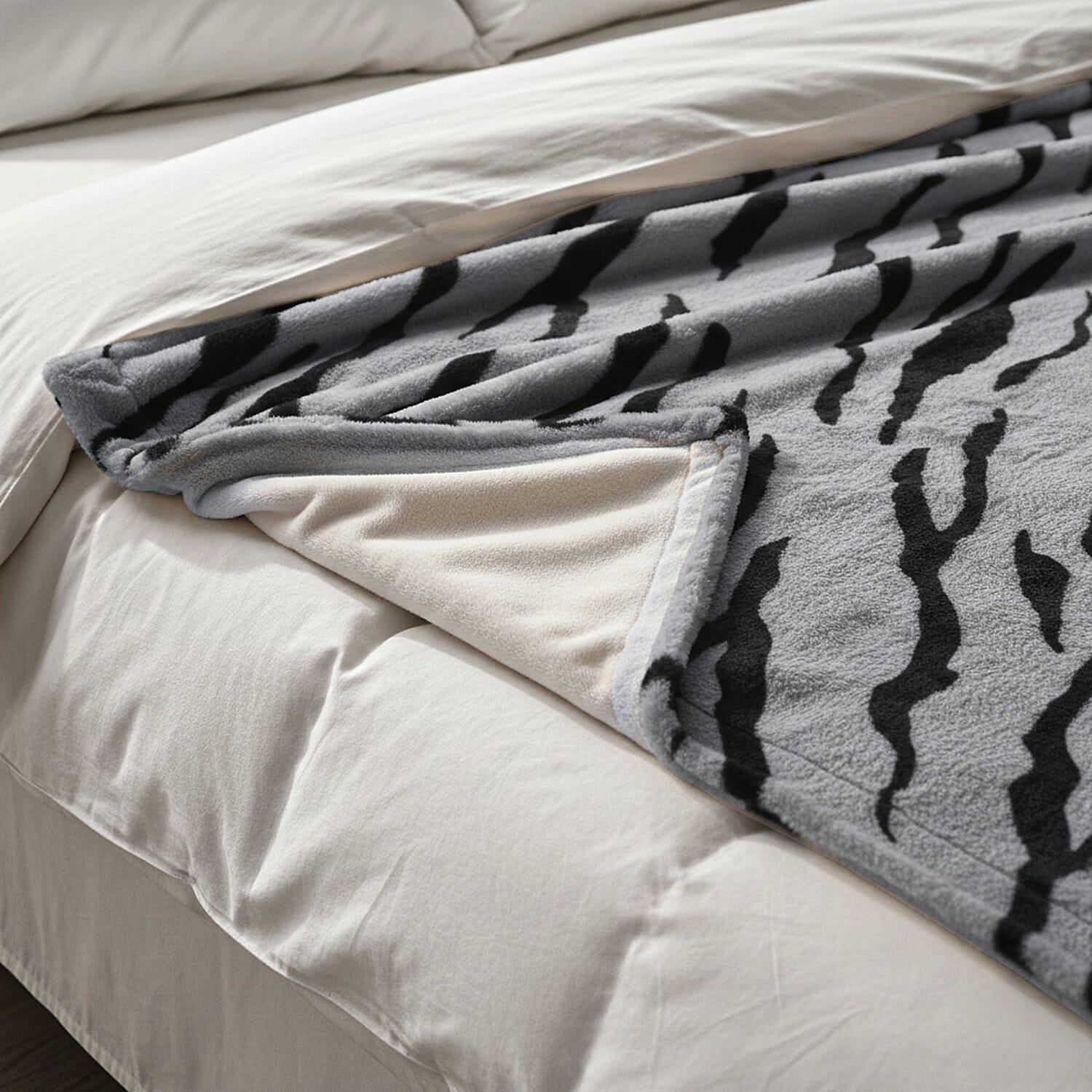 LIVMORE Zebra Print Faux Fur Cosy Blanket (200x150 cm) - Grey & Black, 560 GSM