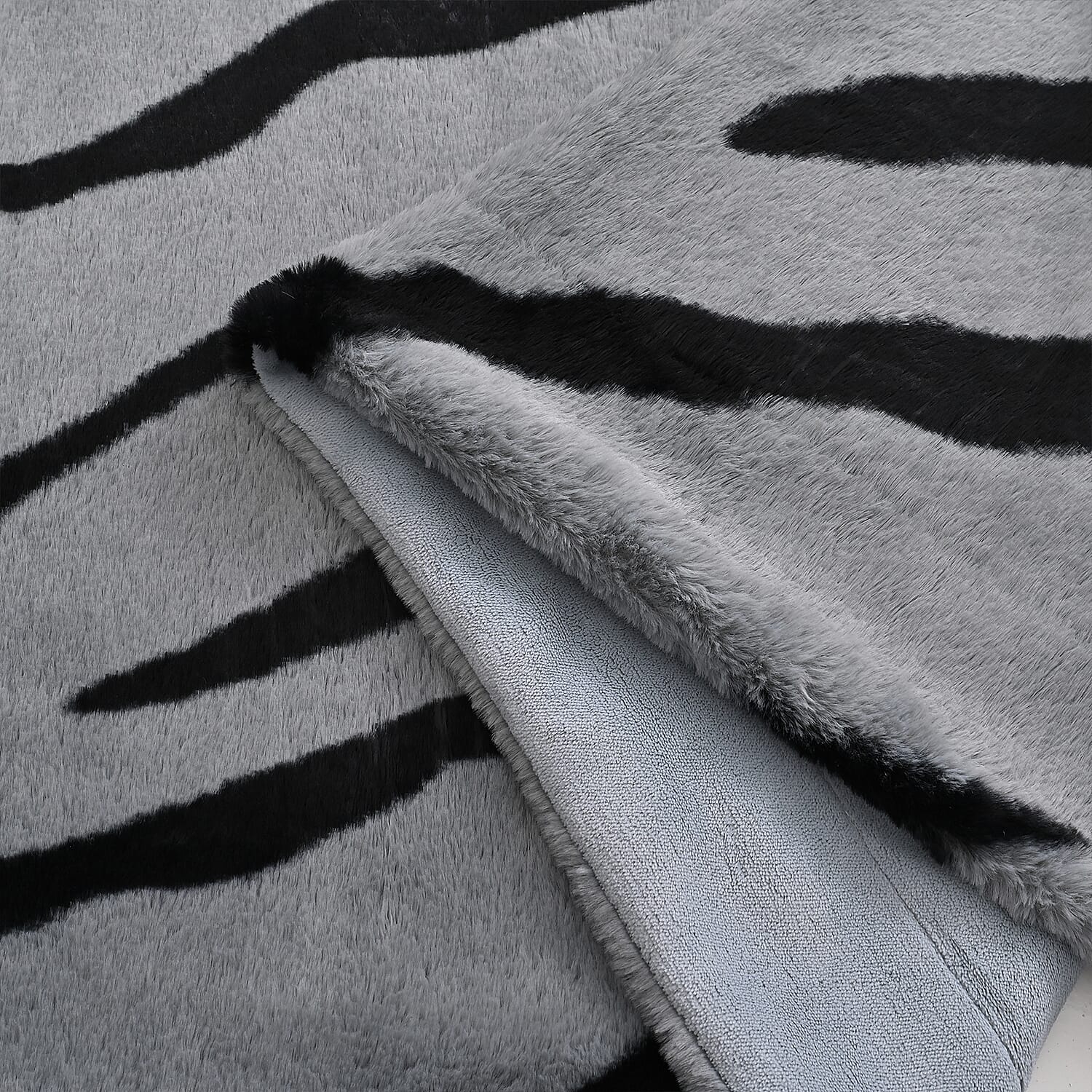 LIVMORE Zebra Print Faux Fur Cosy Blanket (200x150 cm) - Grey & Black, 560 GSM