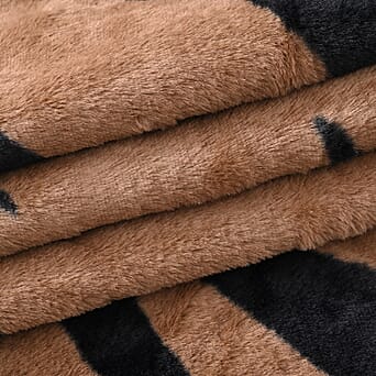 https://tjcuk.sirv.com/Products/81/8/8188331/LIVMORE-Zebra-Print-Faux-Fur-Cosy-Blanket-200x150-cm-Brown-Black-560-G_8188331_3.jpg?w=342&h=342