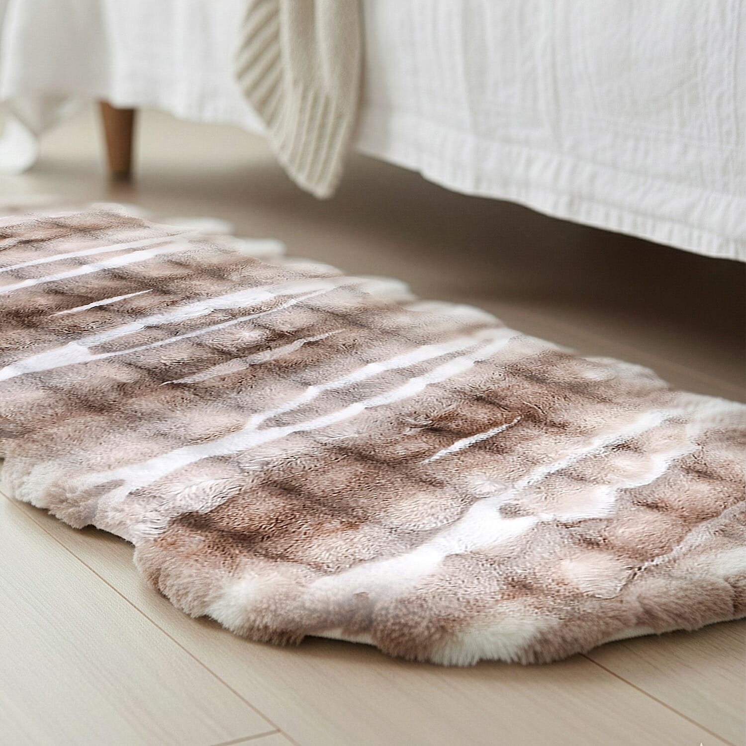 LIVMORE Luxury Collection - Faux Fur Bubble Pattern Rug with Foam Base (180x60 cm) - Brown & White