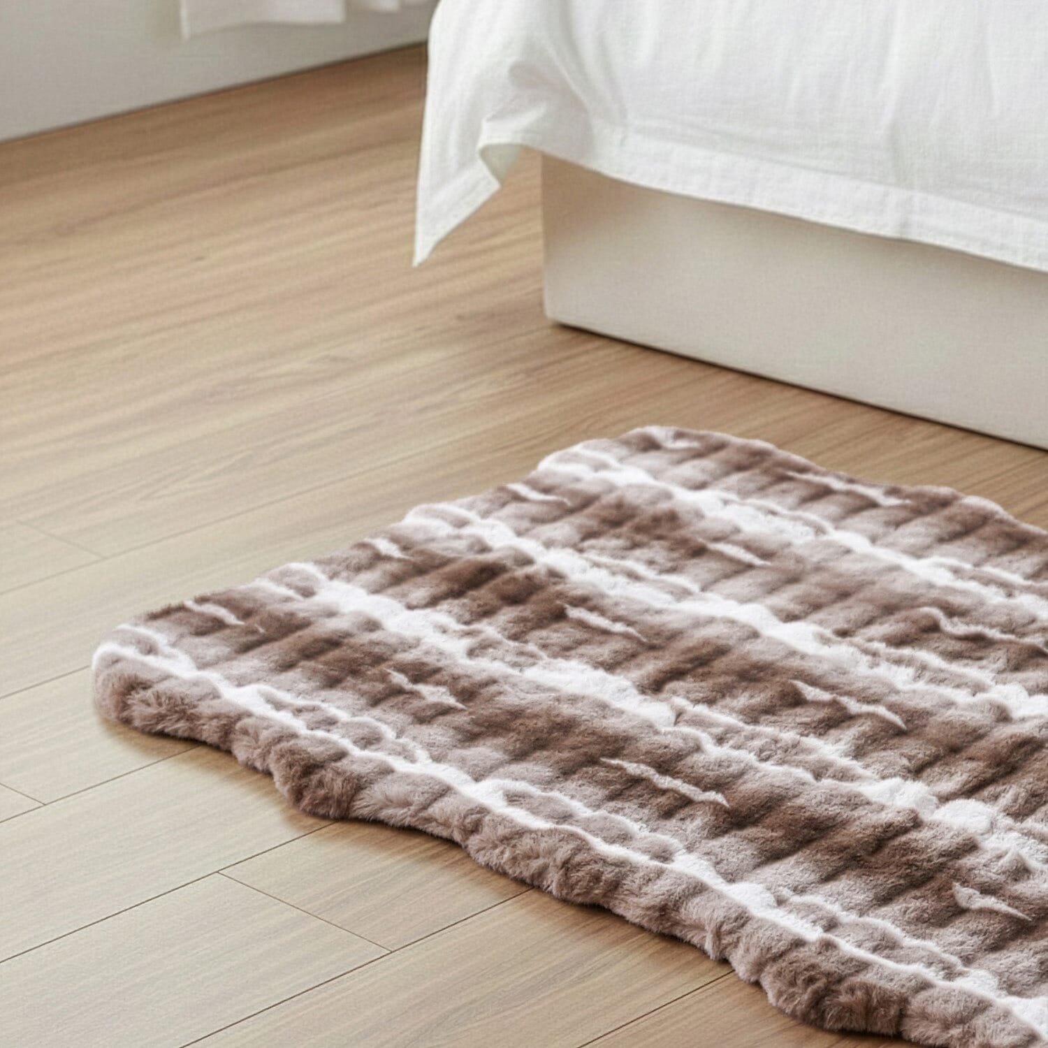 LIVMORE Luxury Collection - Faux Fur Bubble Pattern Rug with Foam Base (Size 180 x100 cm) - Brown & White