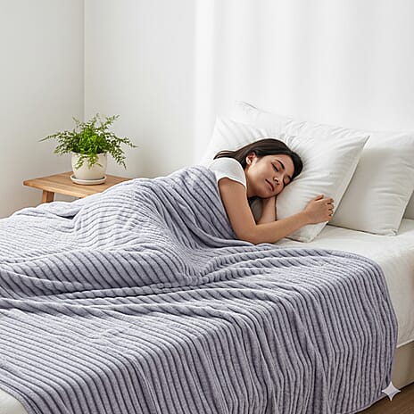 LIVMORE Stripe Pattern Faux Fur Cosy Blanket (200x150 cm) - Grey