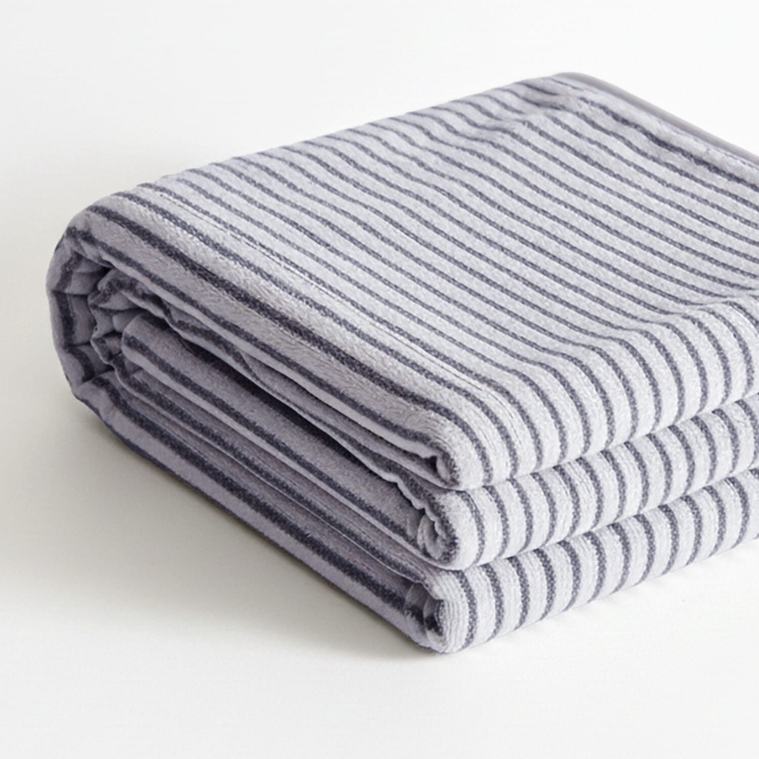 LIVMORE Stripe Pattern Faux Fur Cosy Blanket (200x150 cm) - Grey