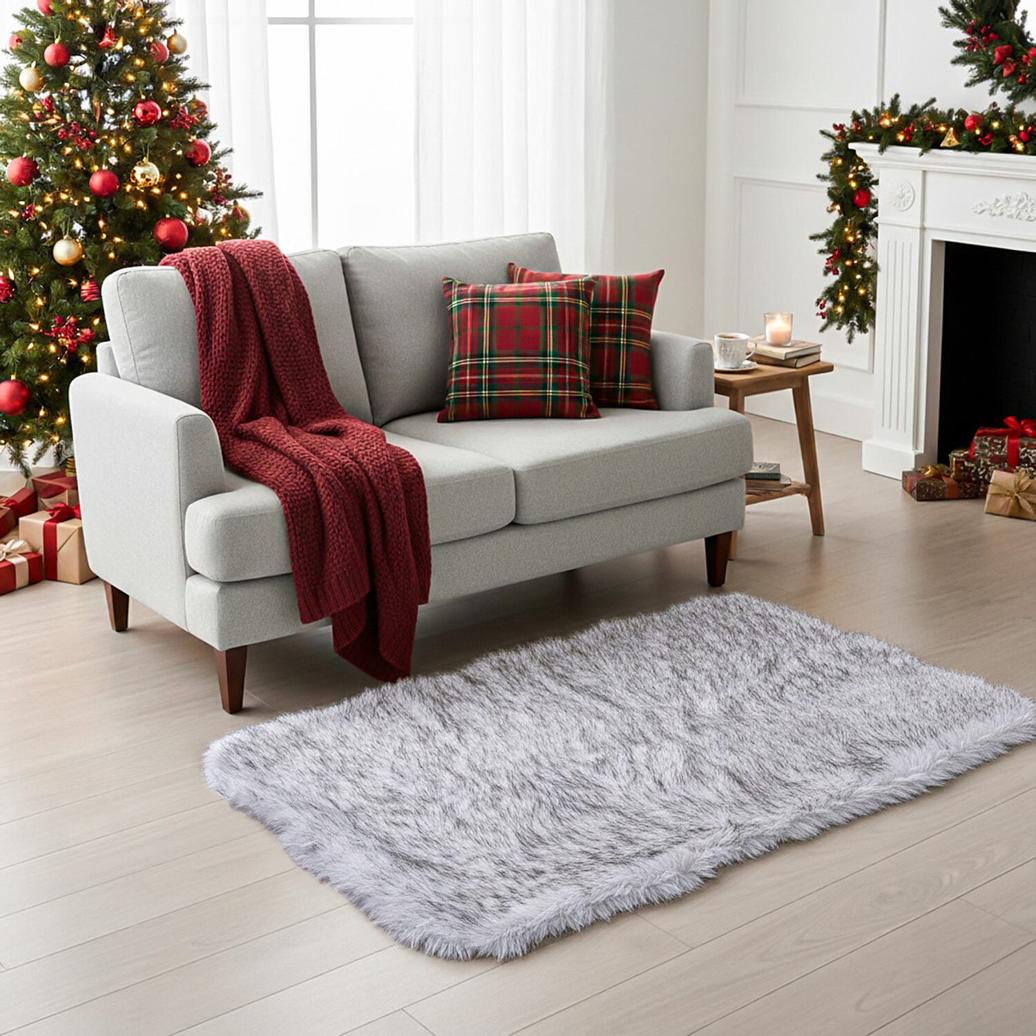 Homesmart Luxury Tip-Dyed Faux Fur Rug with Foam Base (180 x 100 cm) - White with Black