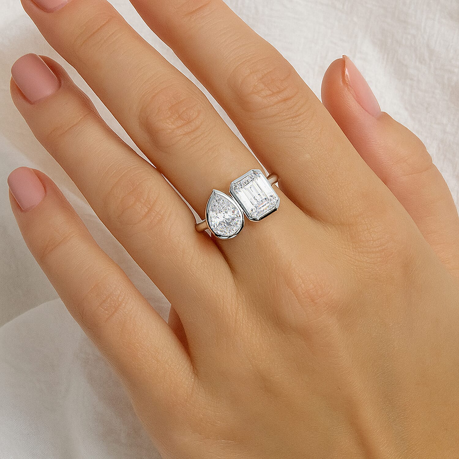 Luxuriant Diamond 950 Platinum VS-EF Lab Grown Diamond VS-EF Ring, Platinum Wt.5 Gms  2.040  Ct.