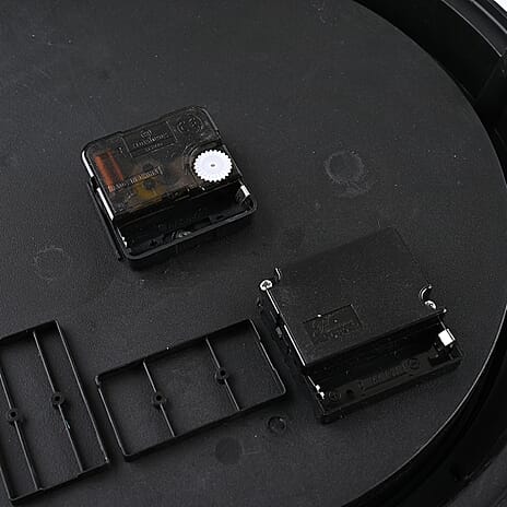 Retro Gear Wall Clock with Roman Numerals - Gold