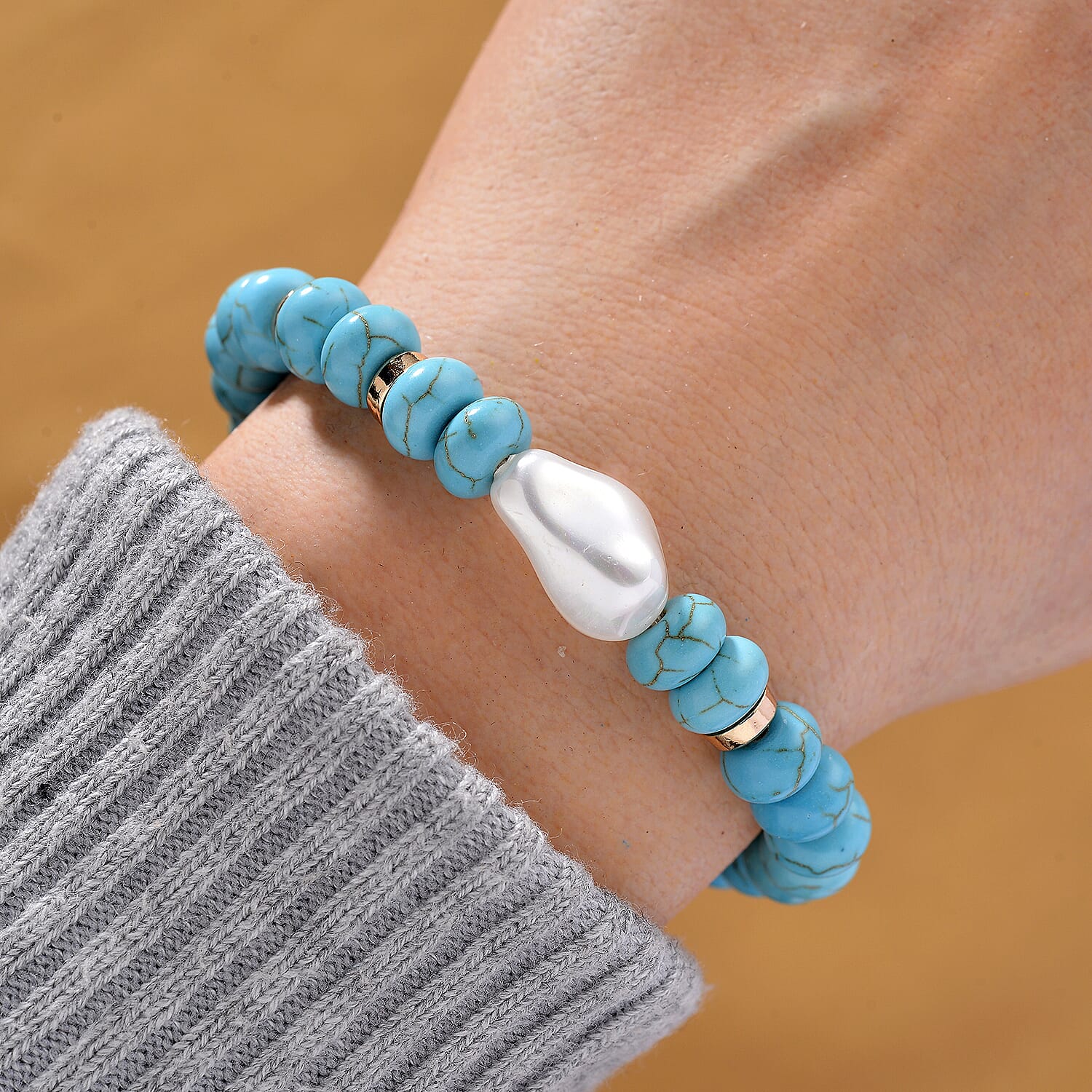 Blue Howlite & White Shell Pearl Bracelet (Size 7.5 - 2) 70.00 Ct.