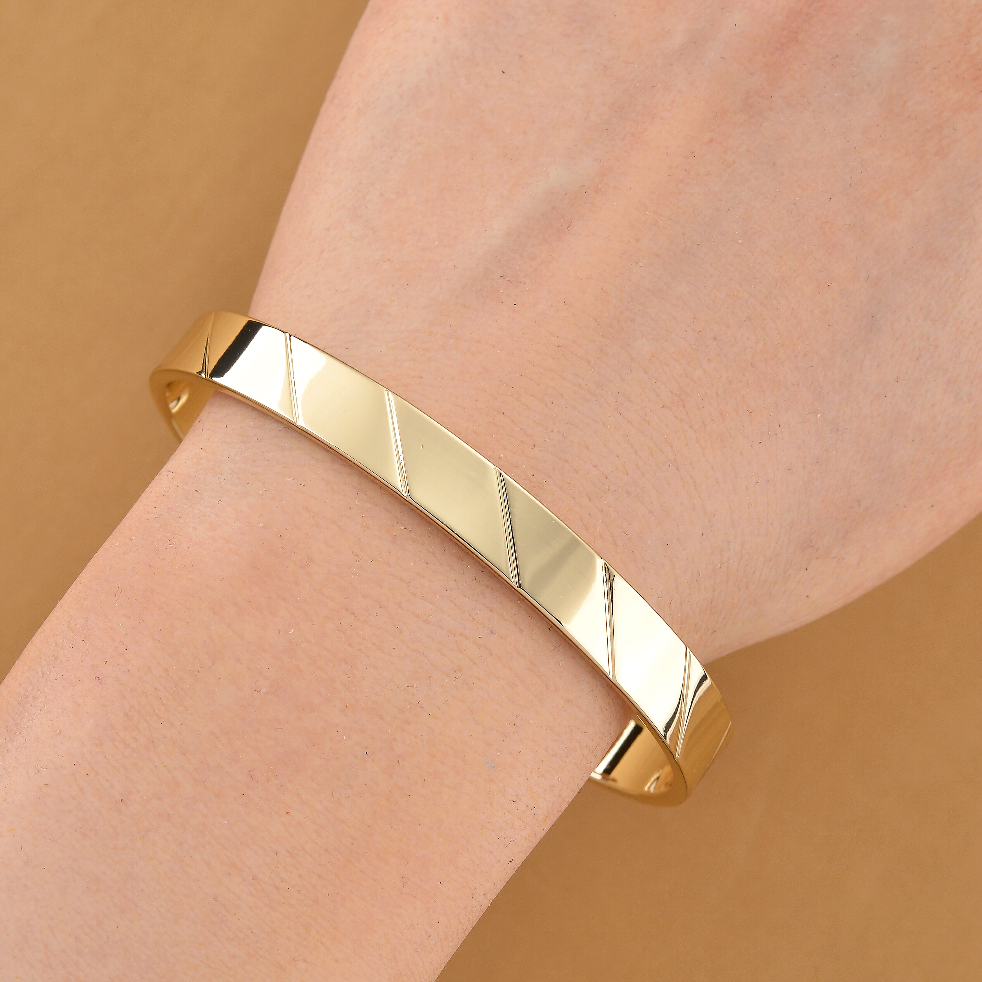 Magnetic Therapy Collection - Adjustable Magnetic Bangle in Gold Plated
