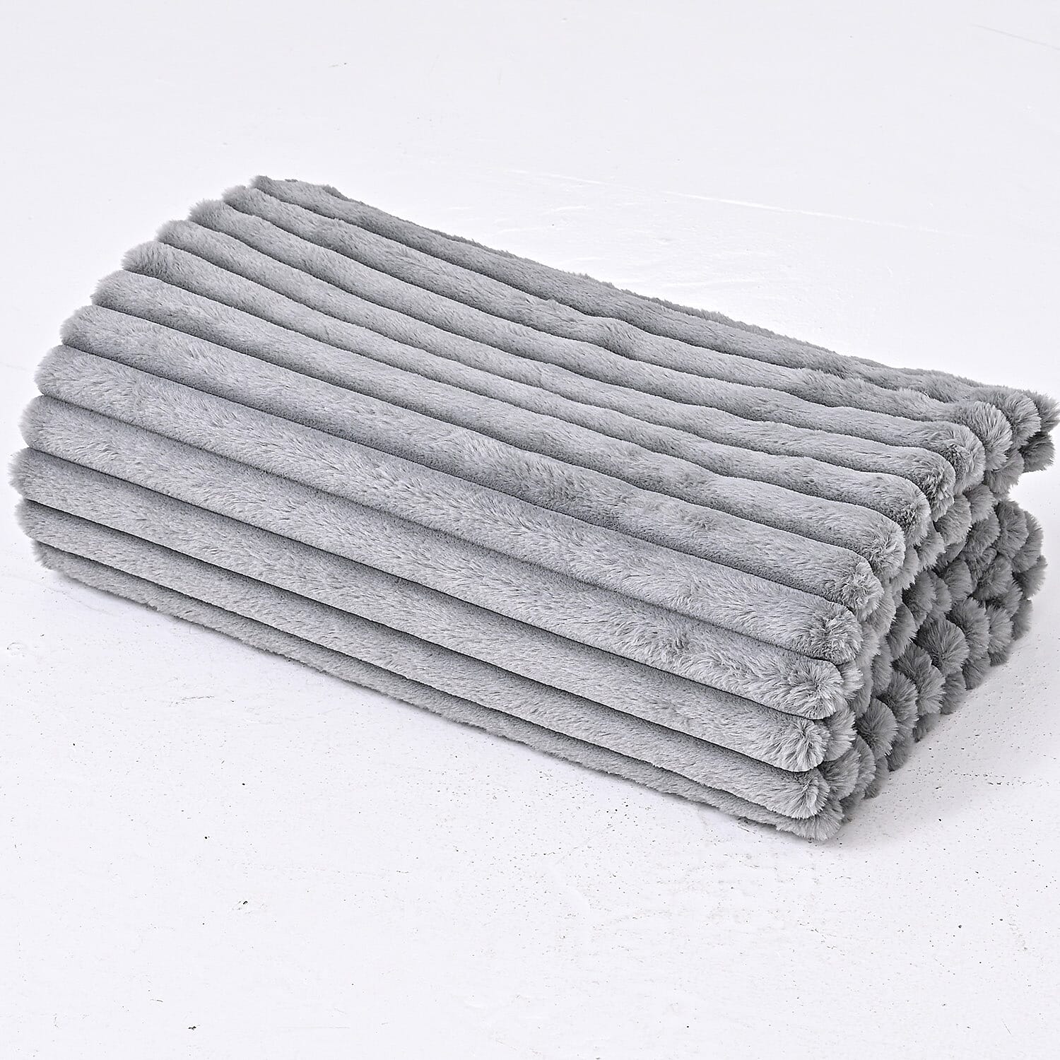 THE DEFINITION OF OPTIMUM LUXURY - HUSH HAVEN Opulent High End Double Layer Rich Faux Fur Blanket 520 GSM (200 x 165 cm) -  Grey