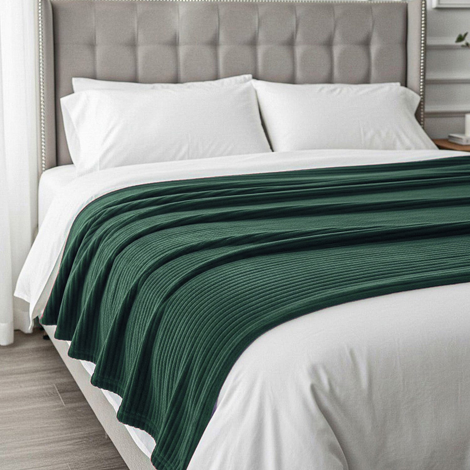 THE DEFINITION OF OPTIMUM LUXURY - HUSH HAVEN Opulent High End Double Layer Rich Faux Fur Blanket 520 GSM (200 x 165 cm) - Forest green