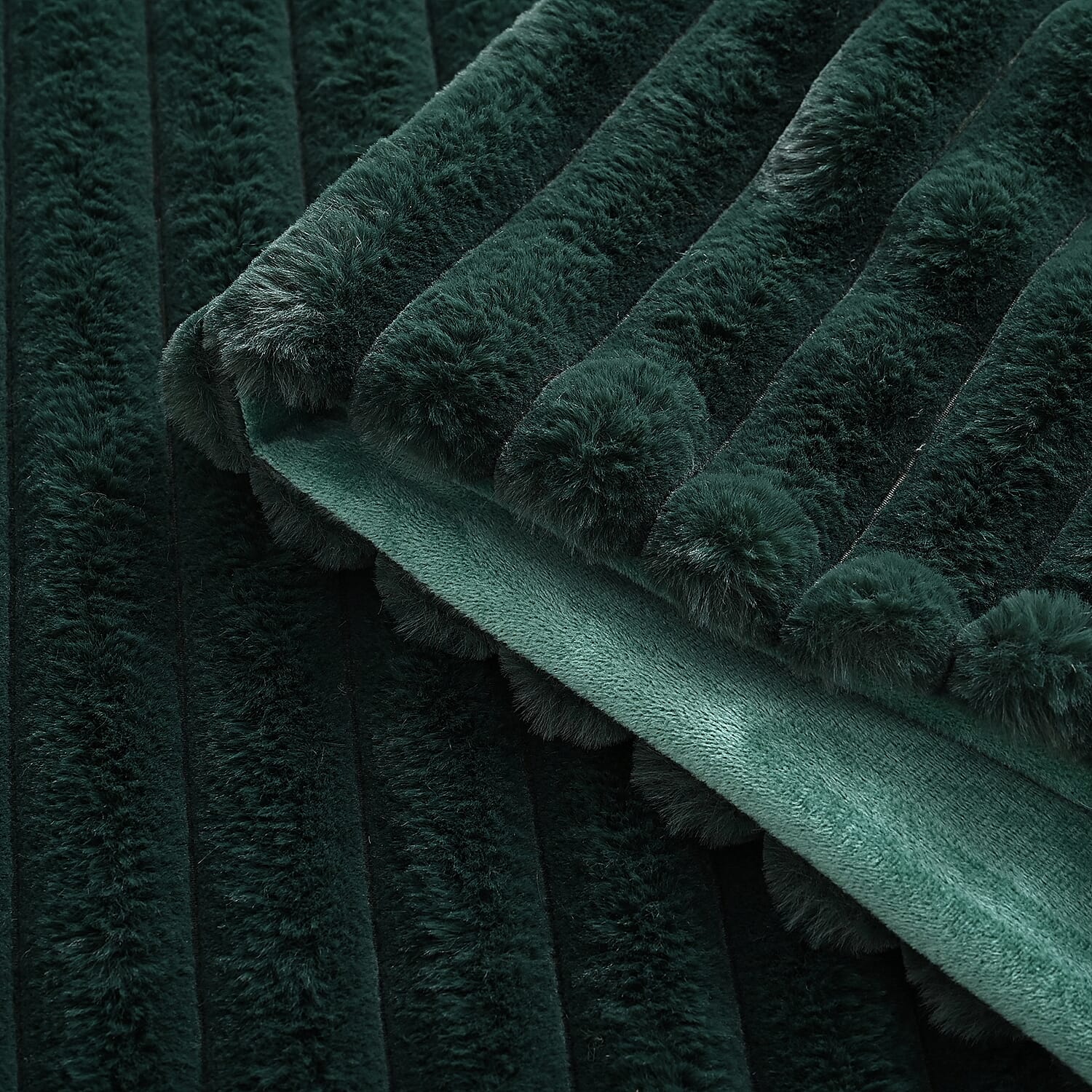 THE DEFINITION OF OPTIMUM LUXURY - HUSH HAVEN Opulent High End Double Layer Rich Faux Fur Blanket 520 GSM (200 x 165 cm) - Forest green