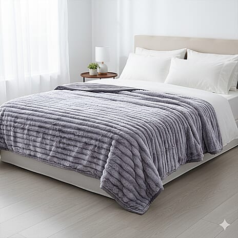 THE MOST LUXURIOUS BLANKET AT IW -- HUSH HAVEN Luxury Faux Fur Blanket with Border 600 GSM (150 x 200 cm) - Grey