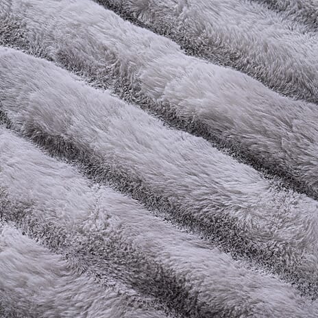 THE MOST LUXURIOUS BLANKET AT IW -- HUSH HAVEN Luxury Faux Fur Blanket with Border 600 GSM (150 x 200 cm) - Grey