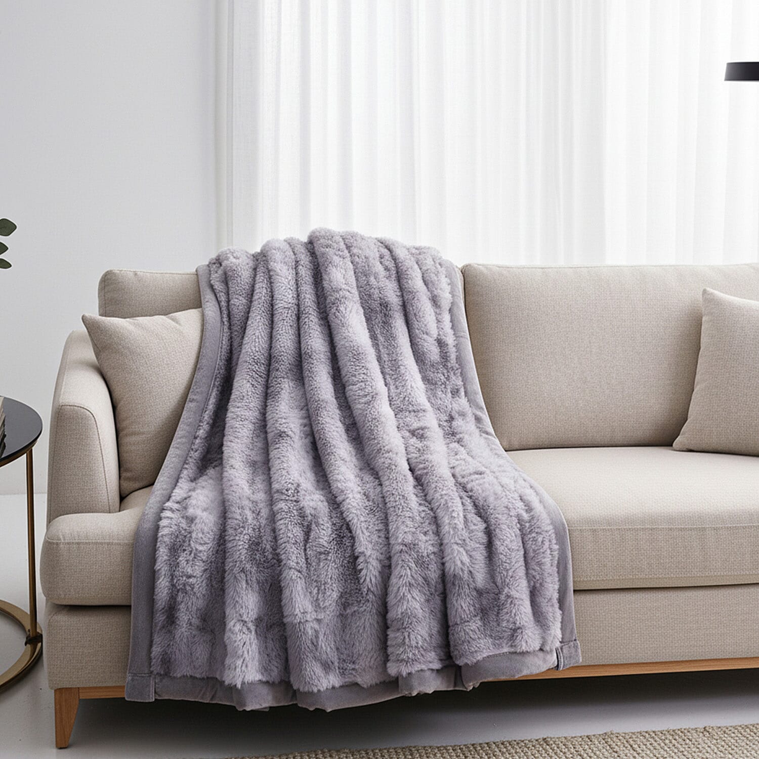 THE MOST LUXURIOUS BLANKET AT IW -- HUSH HAVEN Luxury Faux Fur Blanket with Border 600 GSM (150 x 200 cm) - Grey