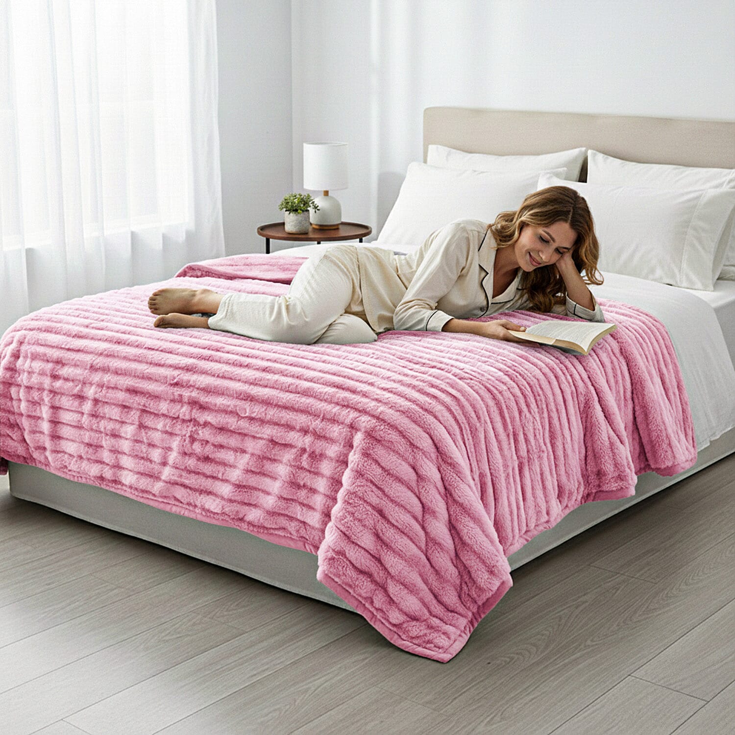 HUSH HAVEN Luxury Faux Fur Blanket with Border 600 GSM (150 x 200 cm) - Pink