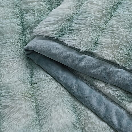 THE MOST LUXURIOUS BLANKET AT IW -- HUSH HAVEN Luxury Faux Fur Blanket with Border 600 GSM (150 x 200 cm) - Green