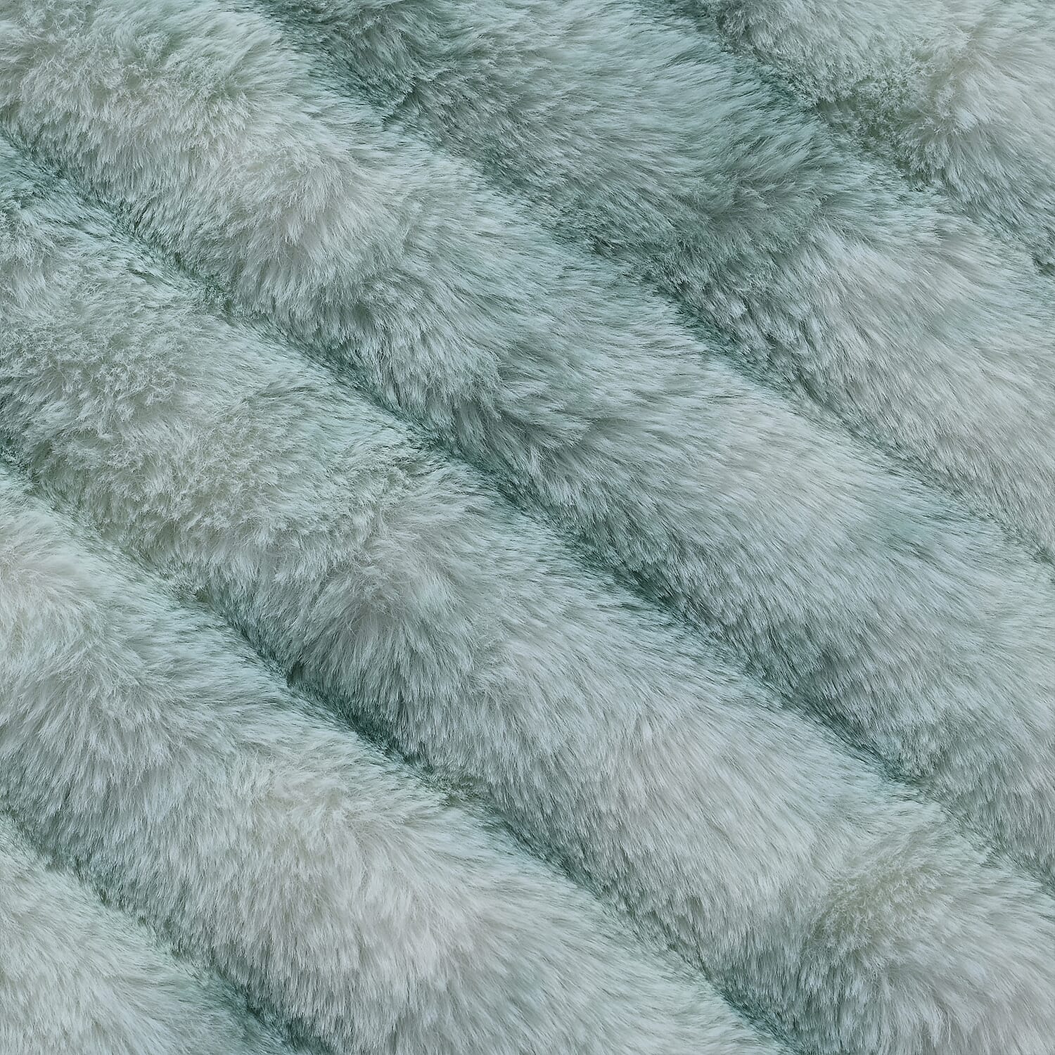 THE MOST LUXURIOUS BLANKET AT IW -- HUSH HAVEN Luxury Faux Fur Blanket with Border 600 GSM (150 x 200 cm) - Green