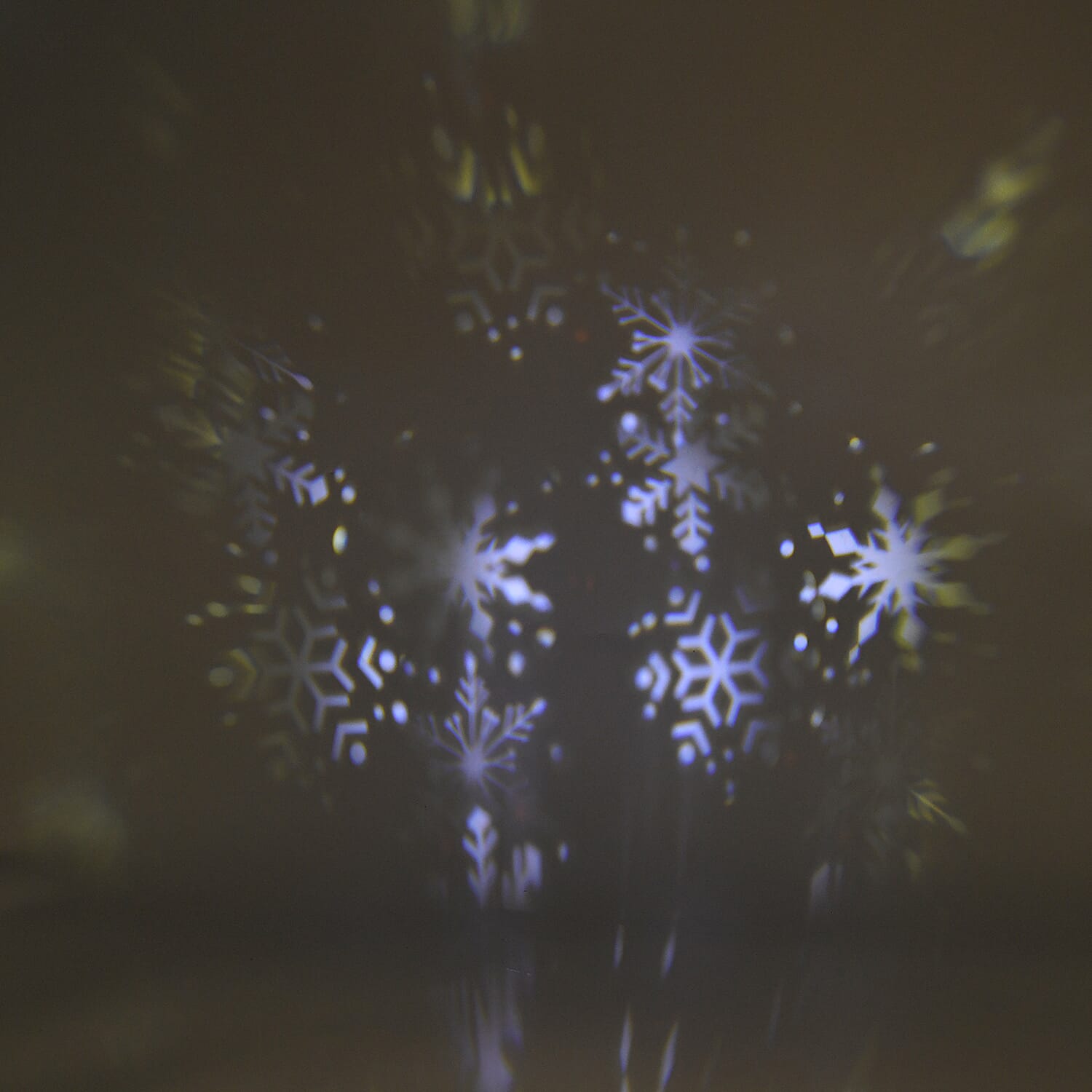 Rotating Snowflake Christmas Tree Topper with Lighting - USB Type-C Powered - Silver