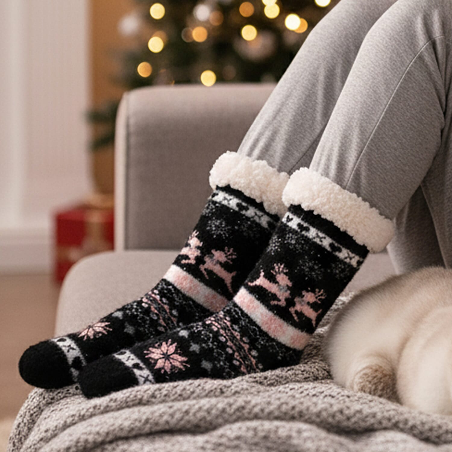 Christmas Pattern Warm Sherpa Socks - Black & Pink