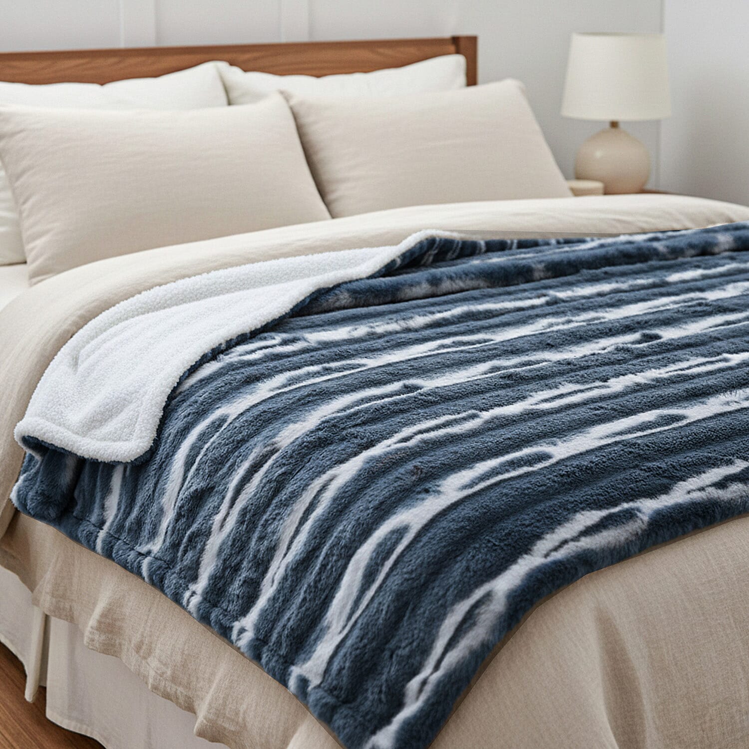 Sumptuously Super Soft Double Layered Sherpa Super Large Faux Rabbit Fur Blanket 680 GSM (200 x 150 cm) - Light Blue & White