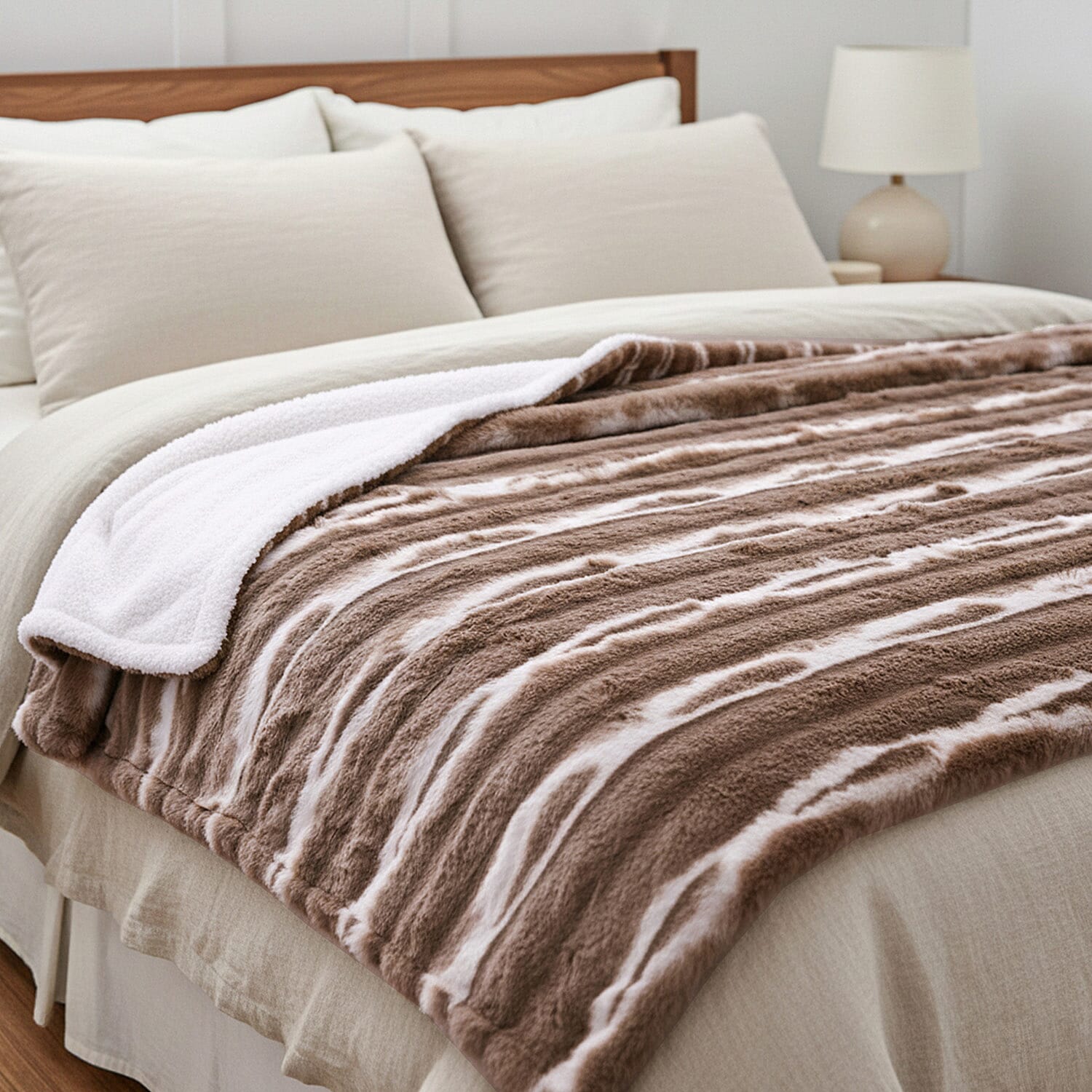 Luxury Pick - Sumptuously Super Soft Double Layered Sherpa Super Large Faux Rabbit Fur Blanket 680 GSM (200 x 150 cm) - Brown & White