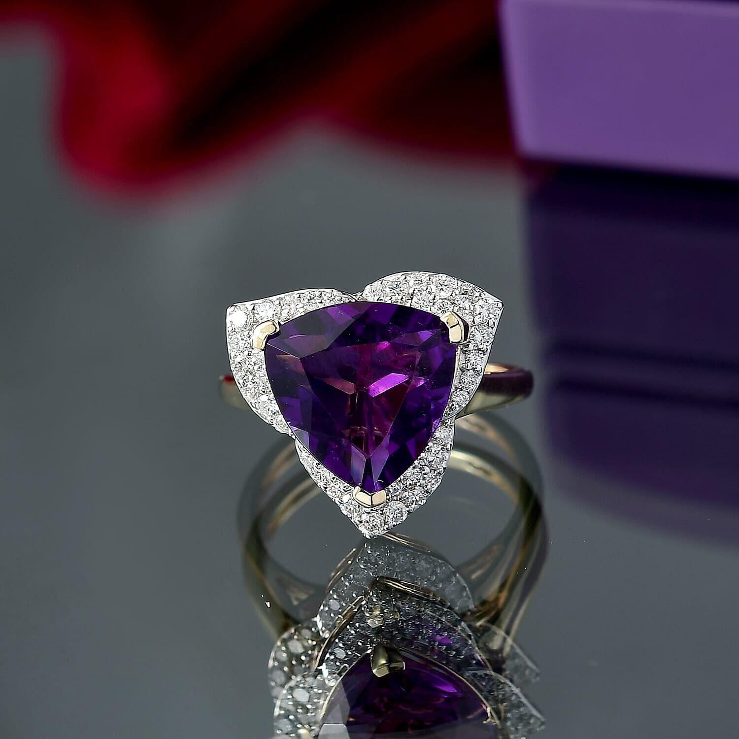 Luxuriant 10K Yellow Gold AAA Lusaka Amethyst, Lab Grown Diamond SI Main Stone With Side Stone Ring, Gold Wt.3.53 Gms  6.017  Ct.