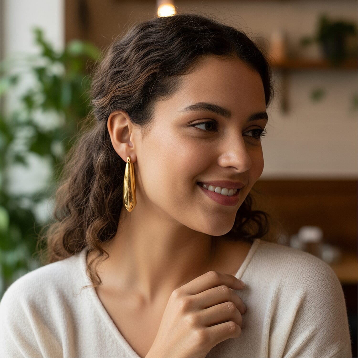 Earring with Clasp in Yellow Gold Plated