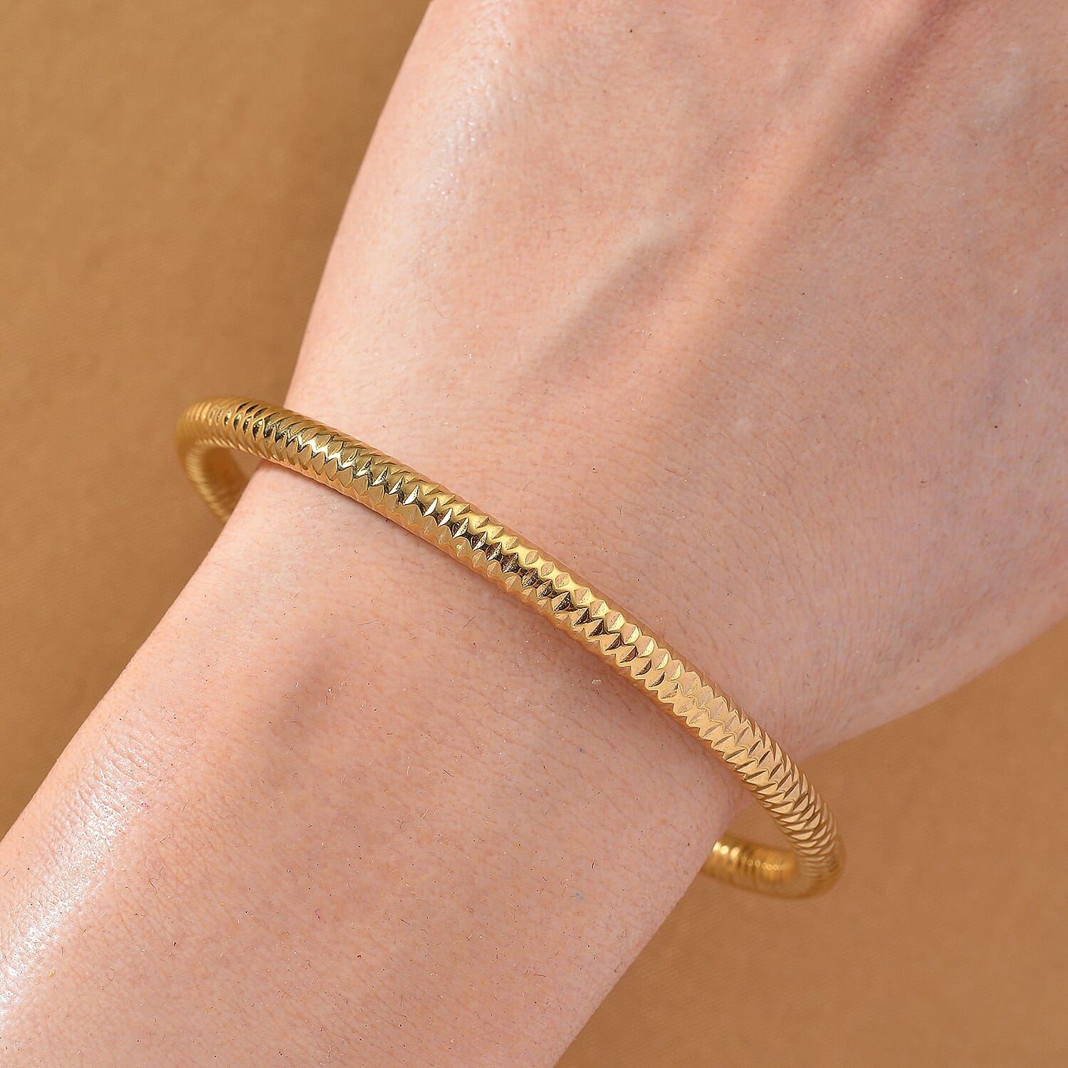Naga Yellow Gold Bangle (Size 8)