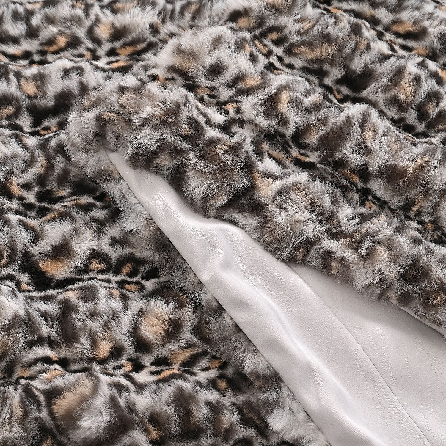 The Epitome Of Luxury - Sumptuously Super Soft Faux Rabbit Fur Double Layered Super Large Blanket 790 GSM (200 x 150 cm) - Grey