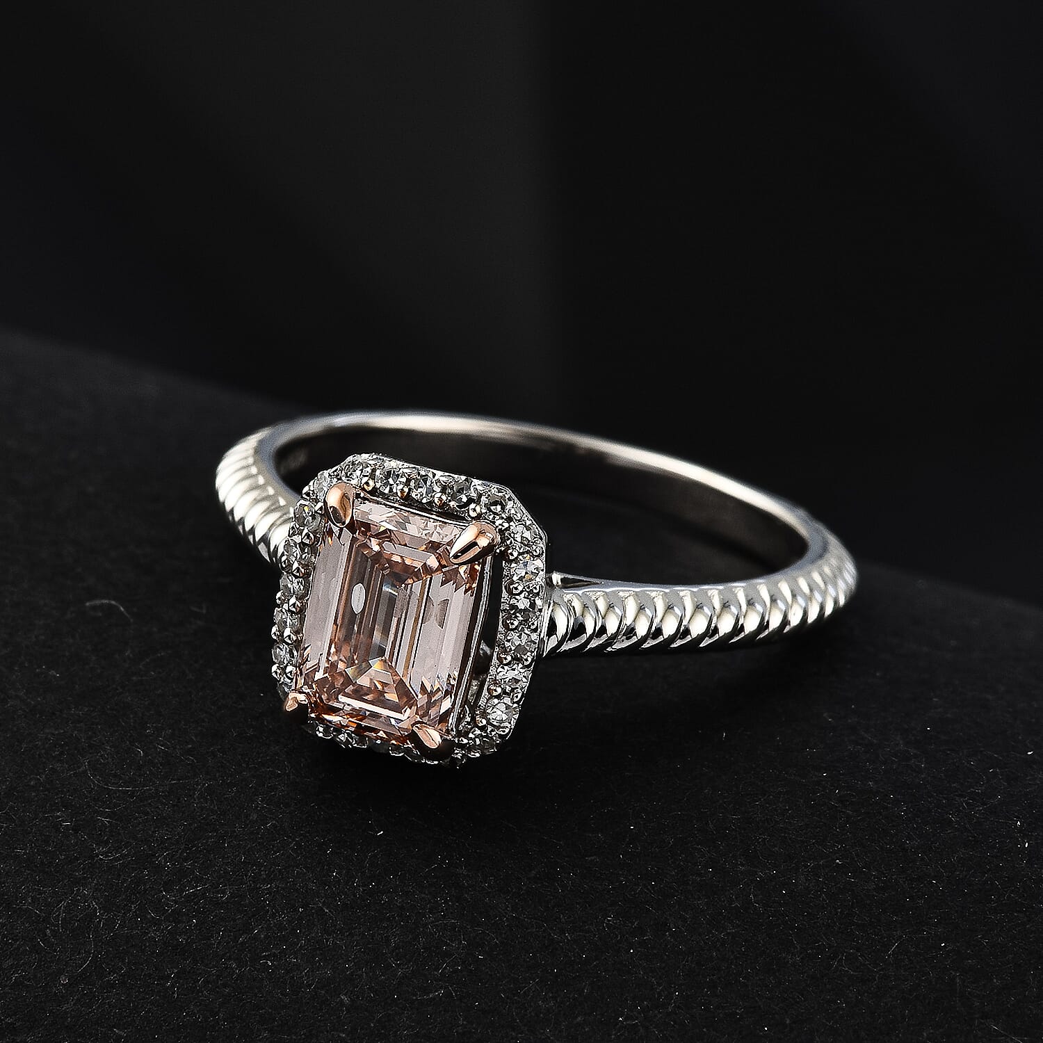 Luxuriant 14K W Gold VS Lab Grown Pink Diamond, Lab Grown Diamond VS Ring, Gold Wt.3.26 Gms  1.100  Ct.
