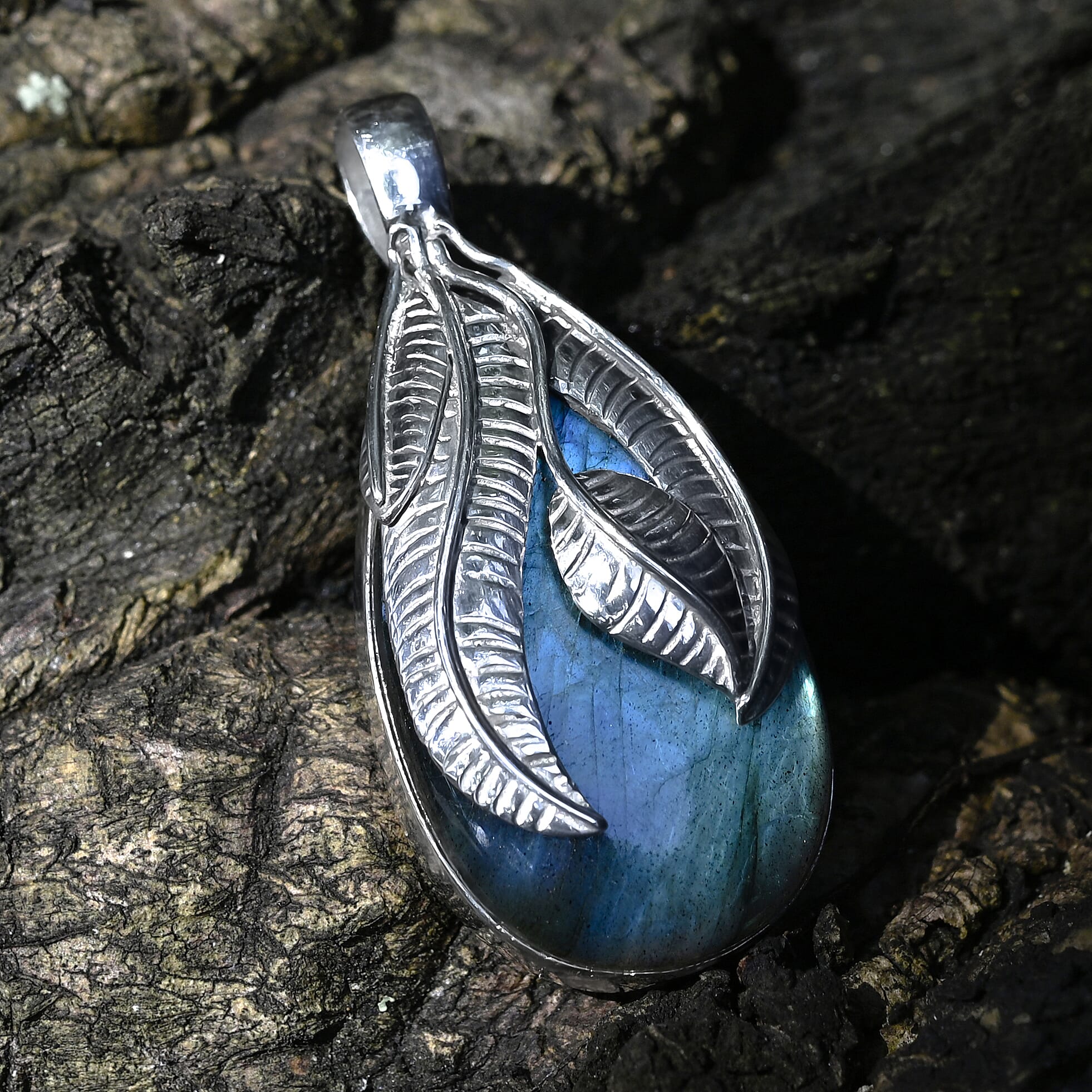 Labradorite Pendant Sterling Silver 37.00 Ct, Silver Wt. 12.26 Gms.