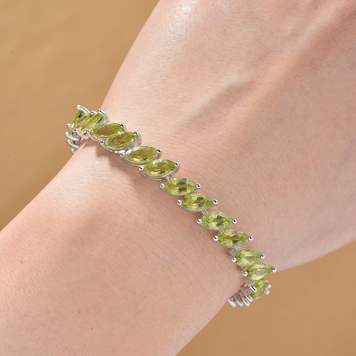 D'joy Natural Hebei Peridot Linking Bracelet (Size - 7) in Rhodium Overlay Sterling Silver 18.60 Ct, Silver Wt. 10.50 Gms.