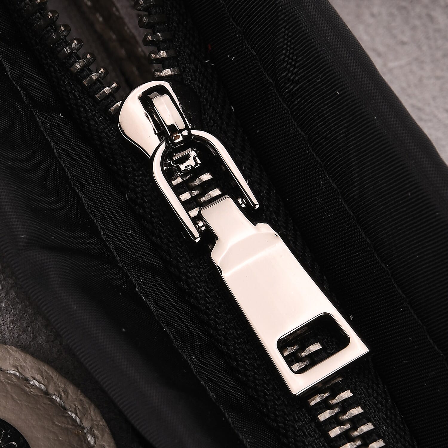 2-in-1 Genuine Leather Tote Bag - Pouch - White