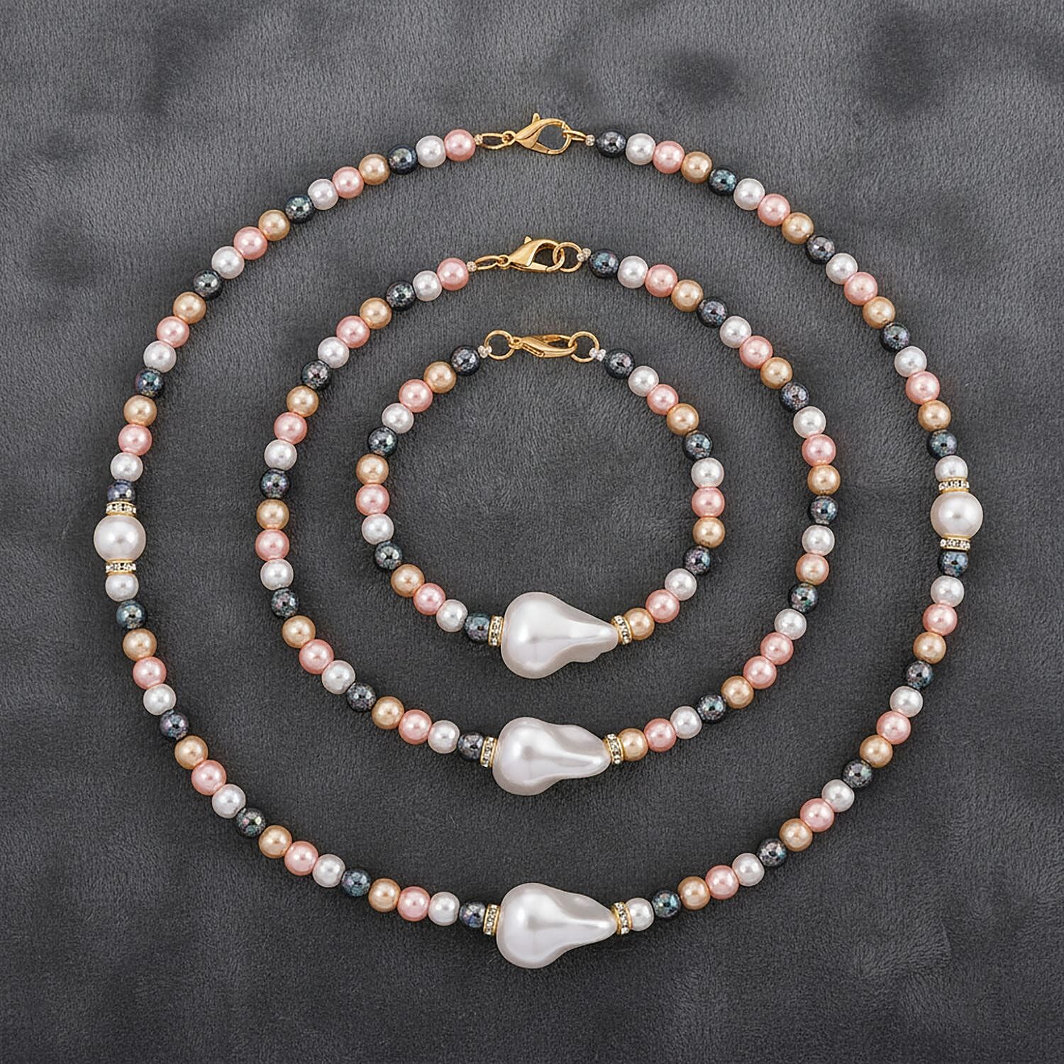 Multi Colour Shell Pearl & White Crystal Necklace 282.00 Ct.