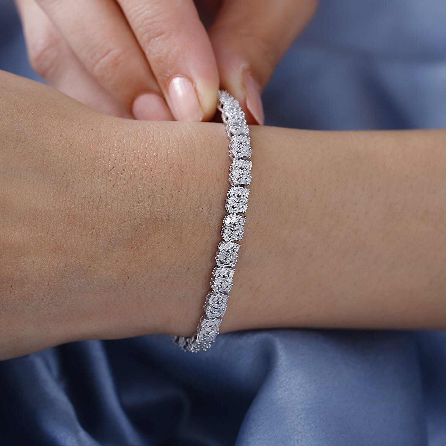 Luxuriant Lab Grown Diamond (SI-GH) Bracelet (Size 7.50) in Rhodium Overlay Sterling Silver 2.31 Ct