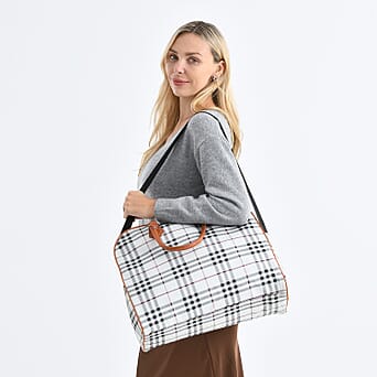 https://tjcuk.sirv.com/Products/82/3/8233380/British-Check-Pattern-Travel-Duffle-Bag-with-Shoulder-Strap-100-cm-Off_8233380_2.jpg?w=342&h=342