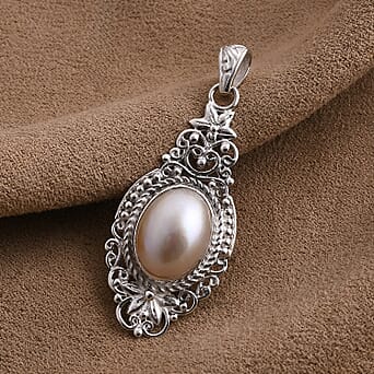 https://tjcuk.sirv.com/Products/82/3/8234787/White-Mabe-Pearl-Pendant-Sterling-Silver-Silver-Wt-6-5-Gms-5-110-Ct_8234787_1.jpg?w=342&h=342
