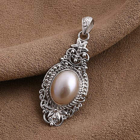 Royal Bali Collection White Mabe Pearl Pendant Sterling Silver 5.11 Ct, Silver Wt. 6.40 Gms.