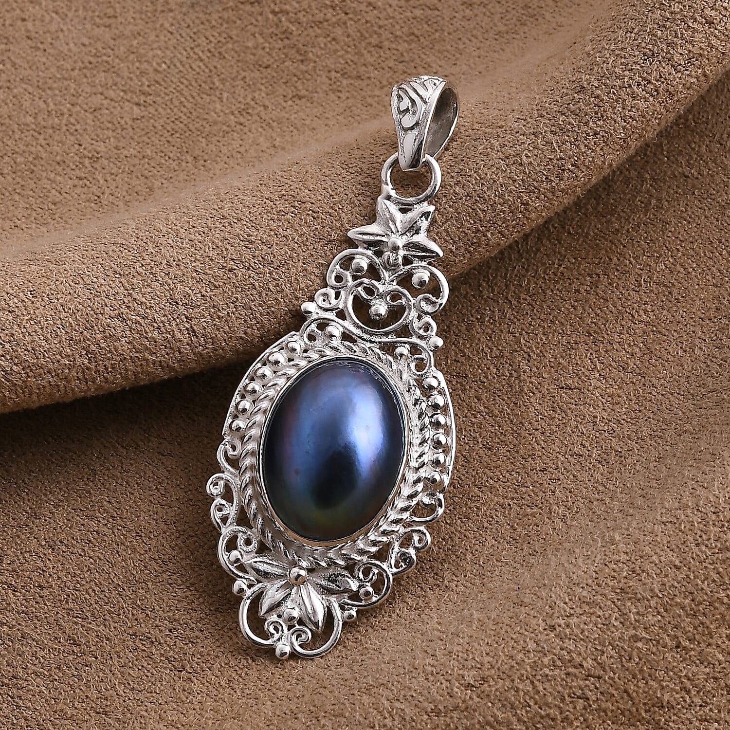 Royal Bali Collection Blue Mabe Pearl Pendant Sterling Silver 5.58 Ct, Silver Wt. 6.03 Gms.
