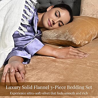 https://tjcuk.sirv.com/Products/82/3/8236164/LIVMORE-3-Piece-Teddy-Flannel-Bedding-Set-inc-Fitted-Sheet-2-Pillowcas_8236164_1.jpg?w=342&h=342