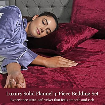 https://tjcuk.sirv.com/Products/82/3/8236165/LIVMORE-3-Piece-Teddy-Flannel-Bedding-Set-inc-Fitted-Sheet-2-Pillowcas_8236165_1.jpg?w=342&h=342