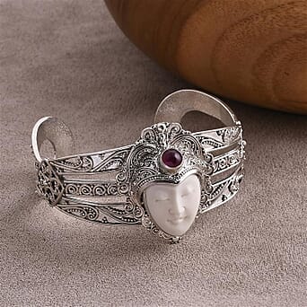 https://tjcuk.sirv.com/Products/82/3/8237088/Royal-Bali-Collection-Ox-Bone-Fissure-Filled-Ruby-Bangle-Sterling-Silv_8237088_1.jpg?w=342&h=342