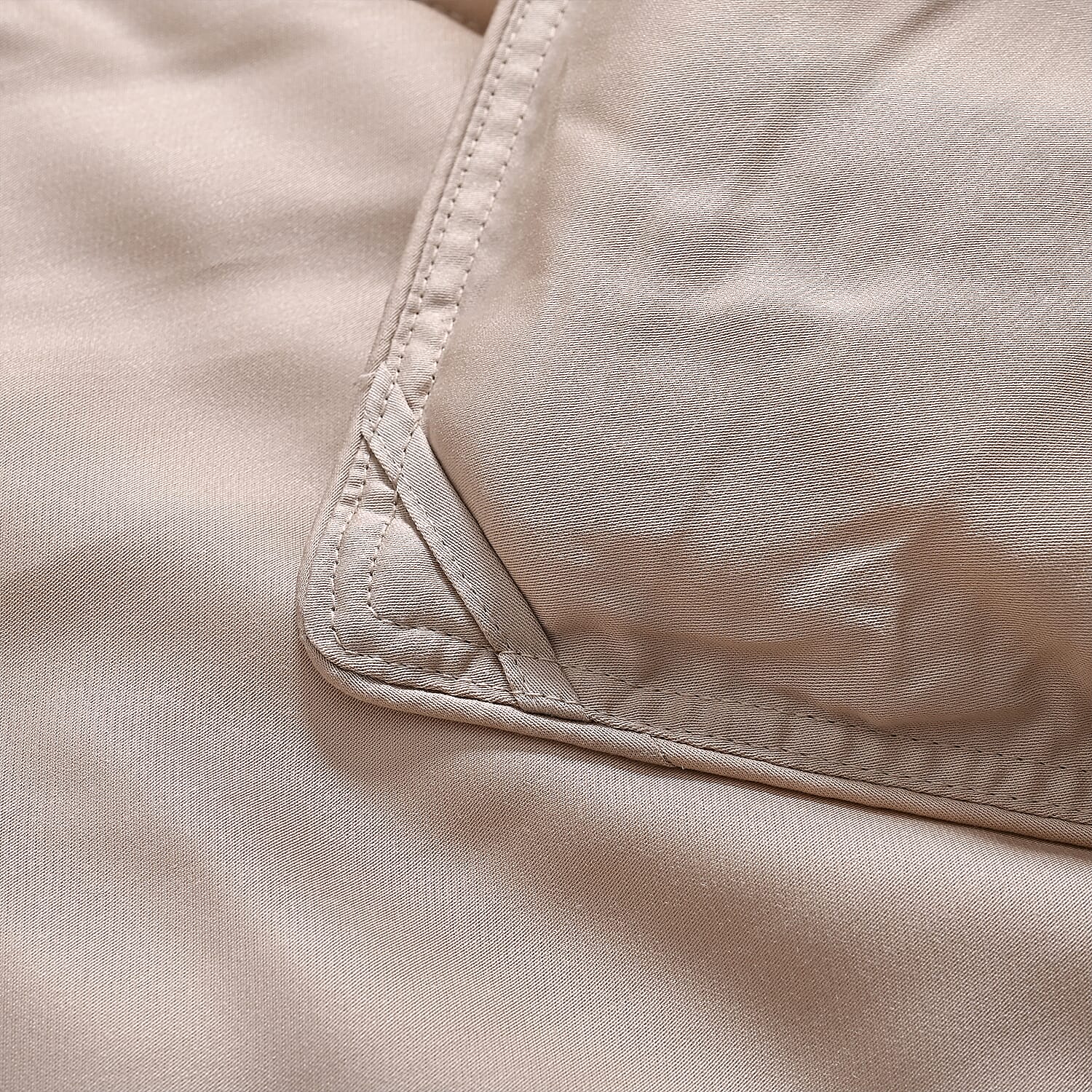 First Time Ever - All Season 100% Mulberry Silk Filled Quilt With 100% Bamboo Cover (Size King, 225 x 220 cm) - Champagne