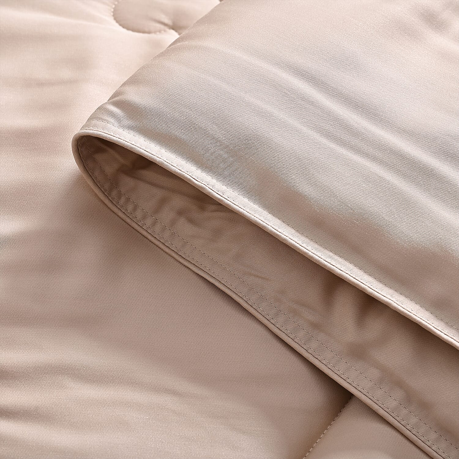 First Time Ever - All Season 100% Mulberry Silk Filled Quilt With 100% Bamboo Cover (Size King, 225 x 220 cm) - Champagne