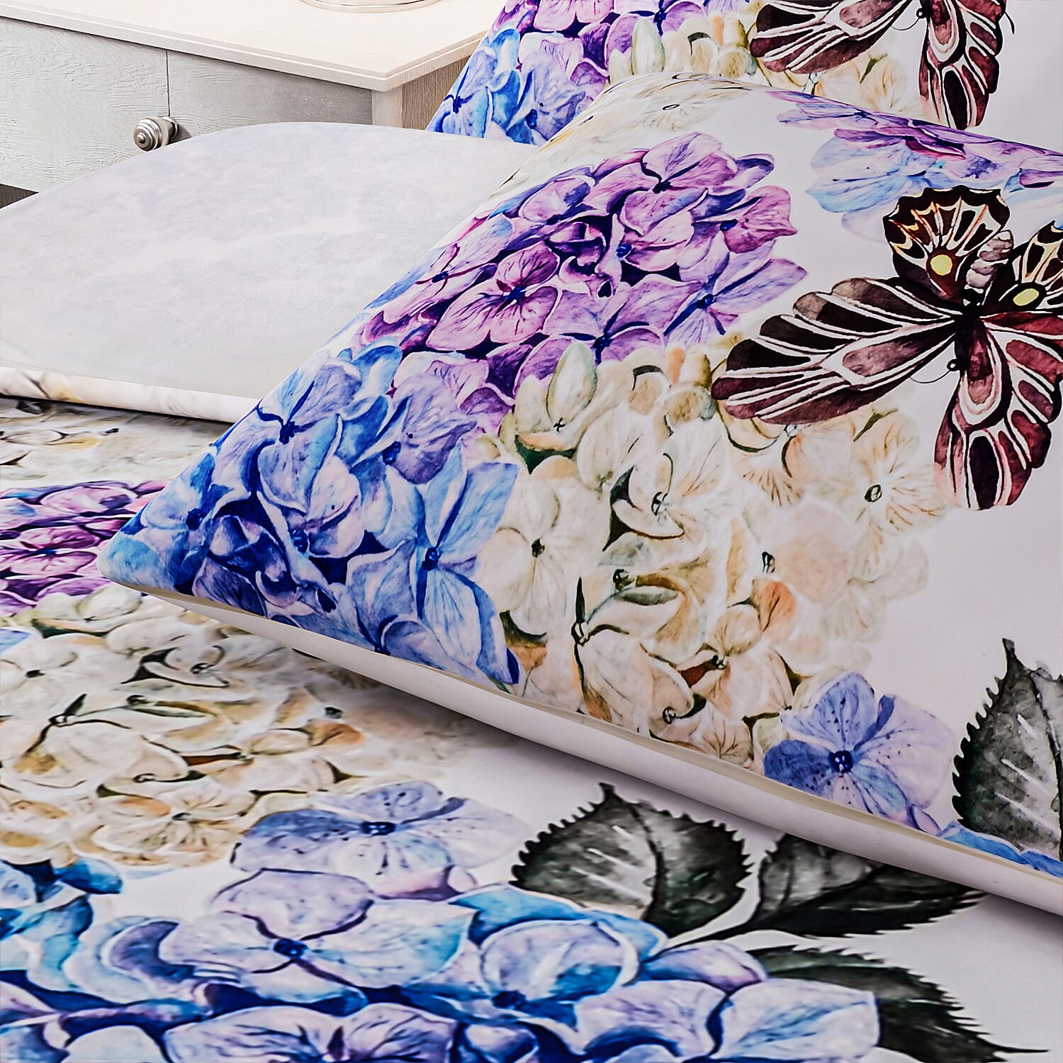 LIVMORE 3-Piece Digital Floral Print Winter Comforter Set