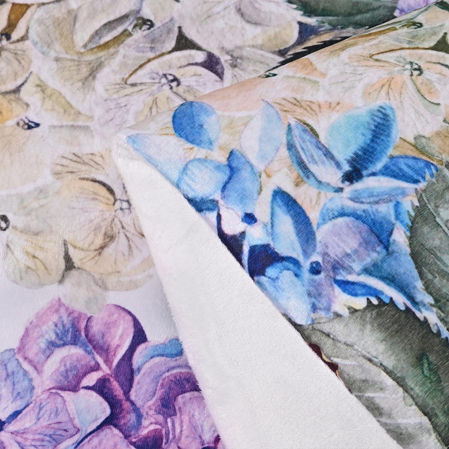 LIVMORE 3-Piece Digital Floral Print Winter Comforter Set