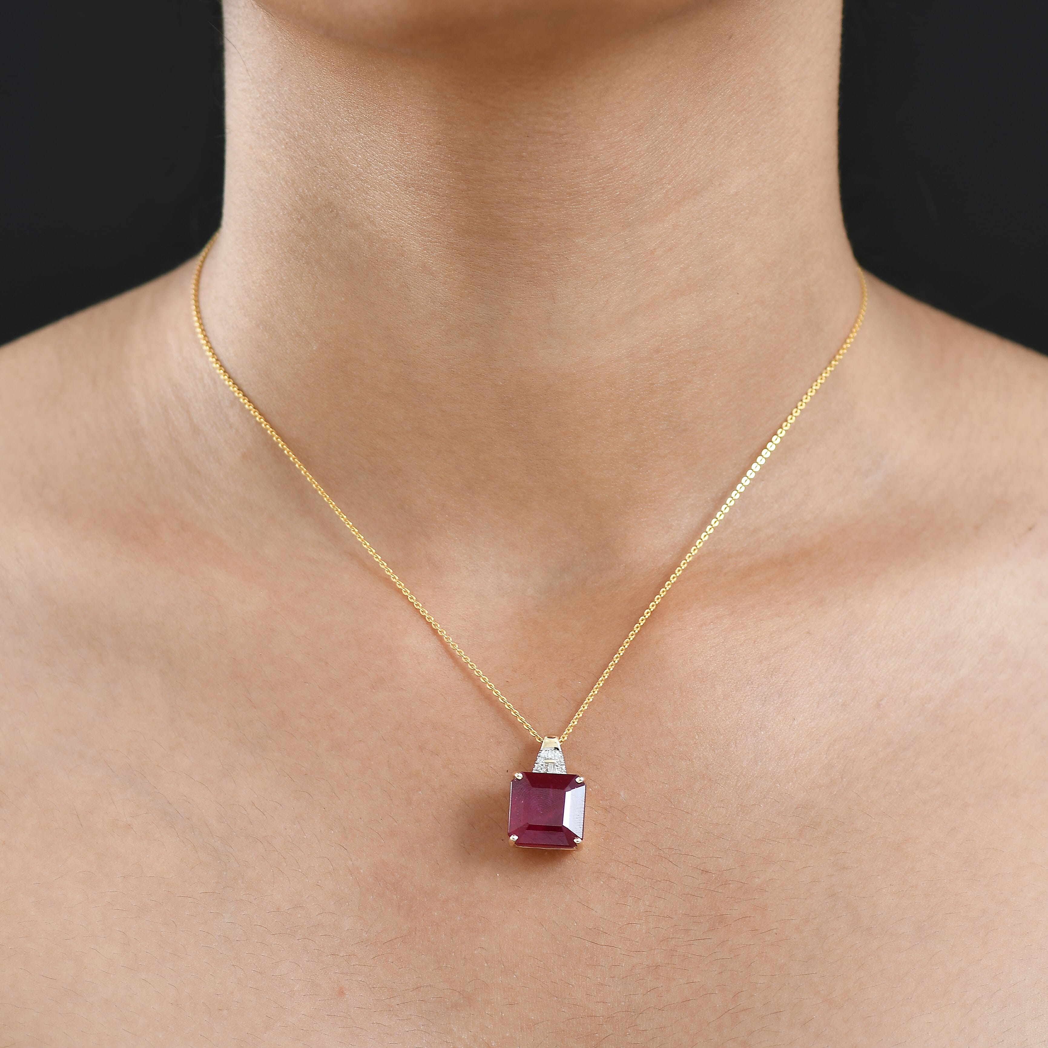 9K Yellow Gold AA African Ruby & White Diamond Solitaire Pendant 13.73 Ct.